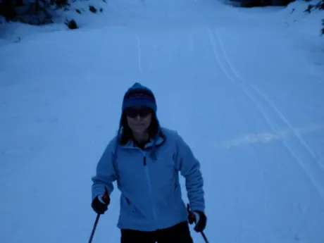 Hilde på vei opp lia fra Hønstadvannet