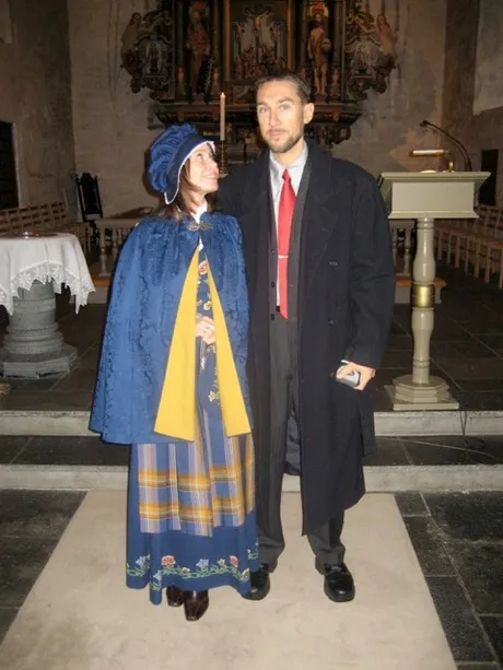 Hilde & Bjørn i dåpsklær i Værnes kirke